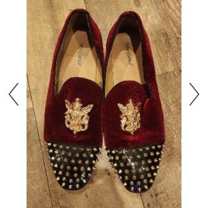 Luxurious Velvet Loafers with Gold Embellishments
